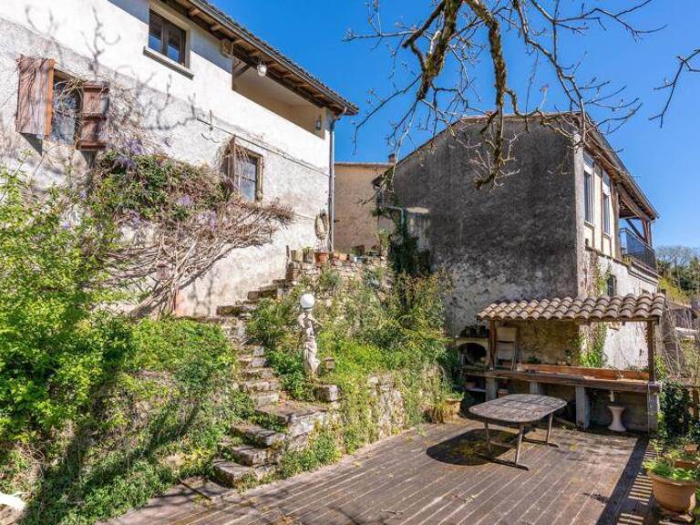 Maison de bourg de 9 pièces principales — photo 1