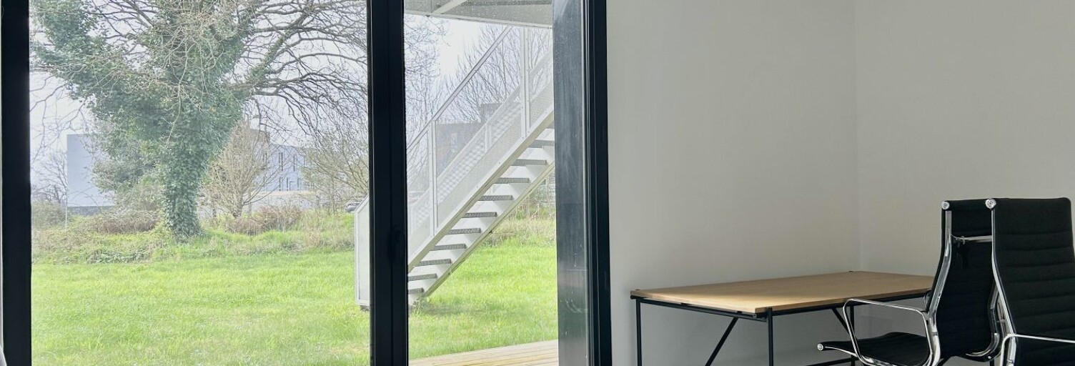 Bureau  25 m² à louer à Vannes (56000)