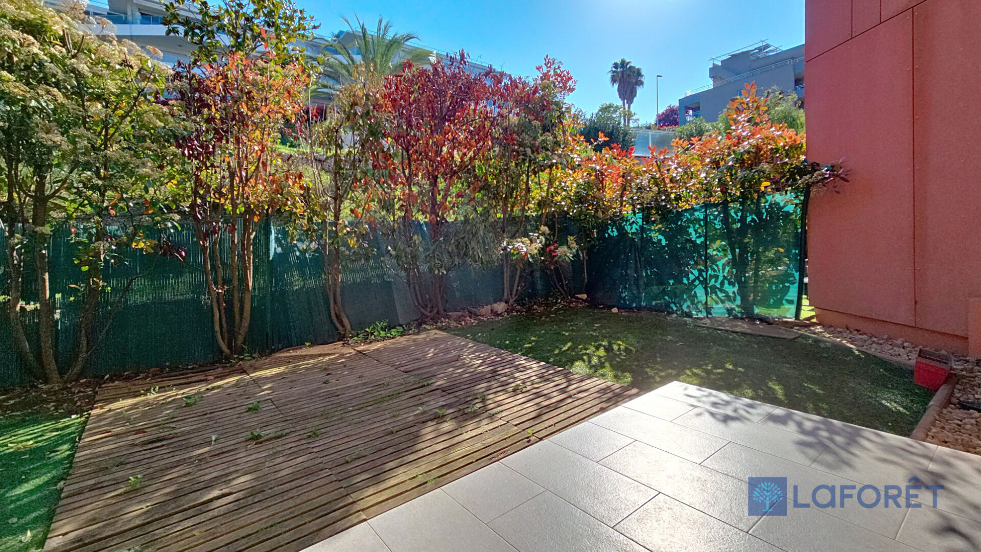 Nice Ouest - Grand F1 avec Jardin dans résidence de standing ...
