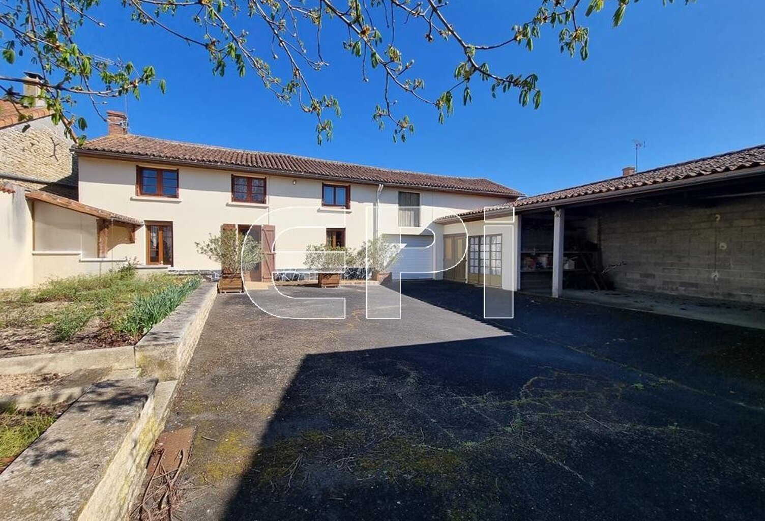Vente maison 6 pièces 110 m² Aulnay (86330) — photo 1
