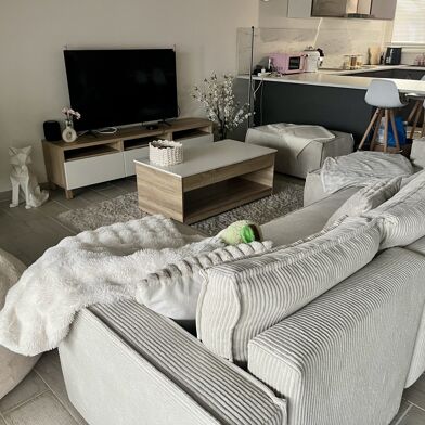 Appartement 3 pièces 320850 €