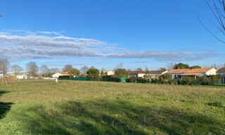 Terrain  330 m² à vendre à Pisany (17600)