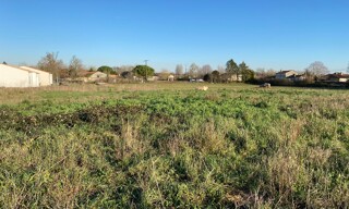 Terrain  686 m² à vendre à Saint-Savinien (17350)