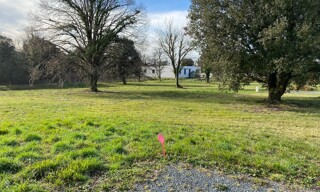 Terrain  604 m² à vendre à Saint-Vaize (17100)