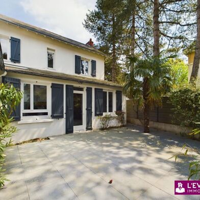 Maison 5 pièces 892500 €