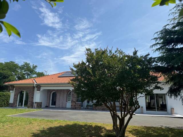 A Vendre - Villa d'exception des années 30 avec piscine et parc arboré — photo du bien
