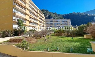 Garage  74 m² à louer à Nice (06300)