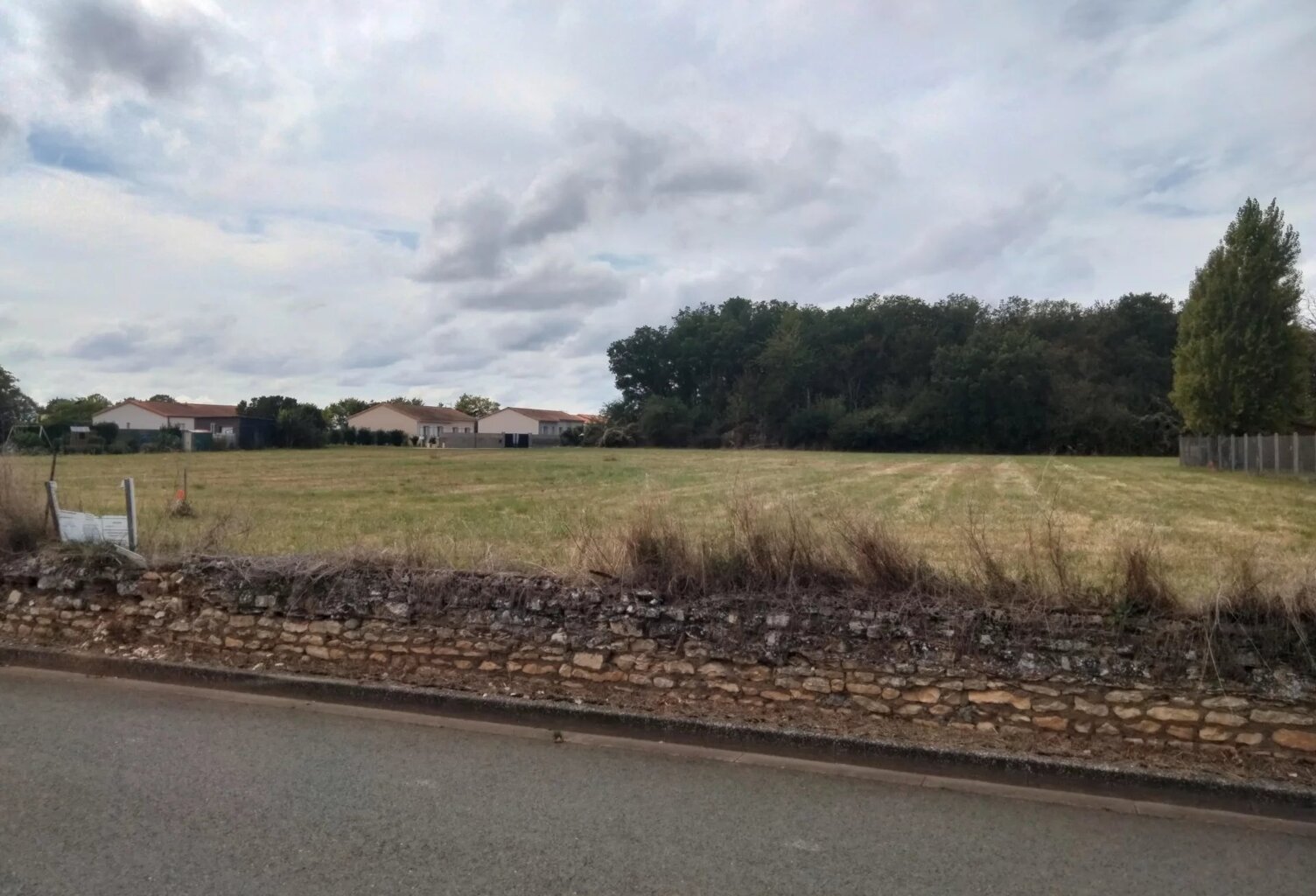 Terrain constructible 1000m2 — photo 1