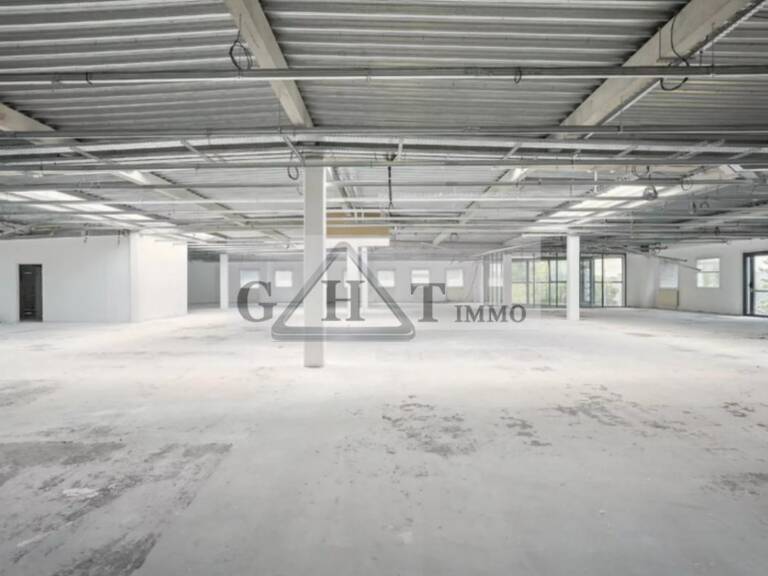 A LOUER - MARCOUSSIS - ENTREPOT BUREAUX DE 851 M² — photo 1