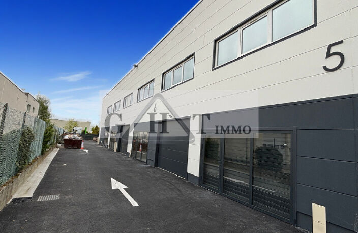 ENTREPOT 183 M² A VENDRE A FONTENAY TRESIGNY — photo 2