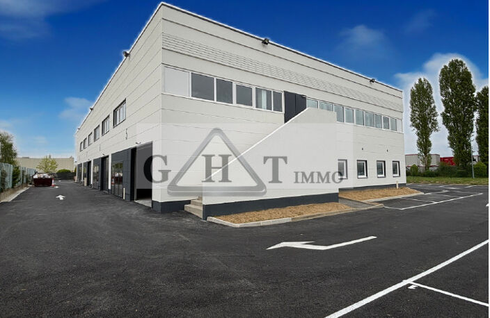 ENTREPOT 183 M² A VENDRE A FONTENAY TRESIGNY — photo 3