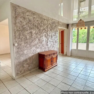 Appartement 6 pièces 242000 €