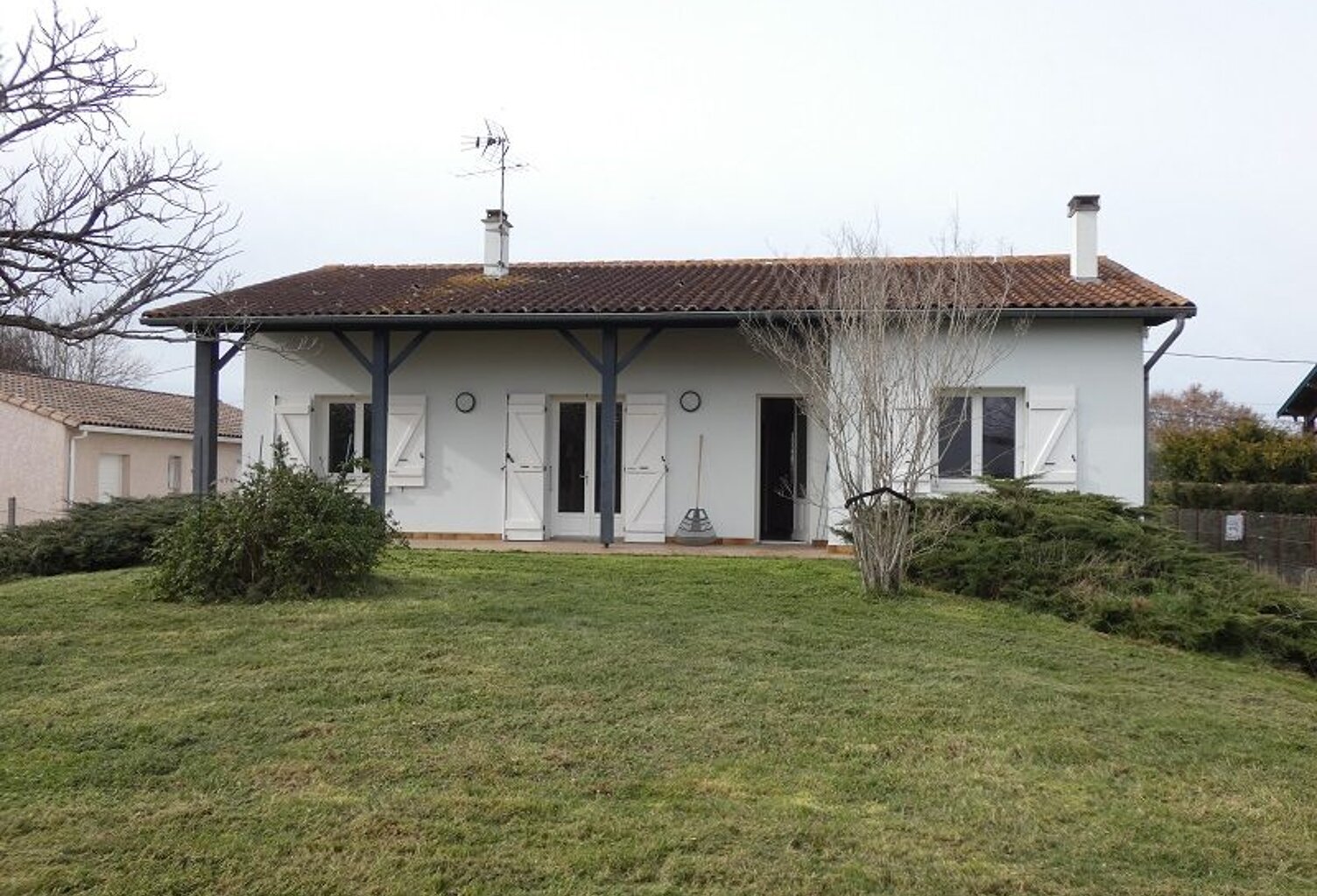 Villa — photo 1