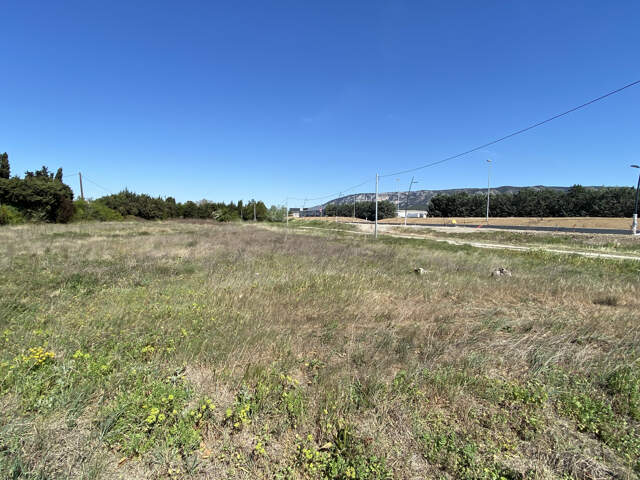 Terrain viabilisé de 422m2 à Cavaillon — photo du bien