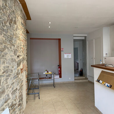 Commerce  136900 €