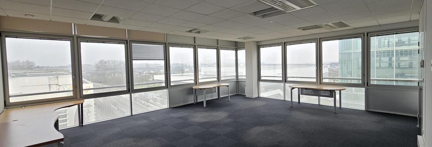 Bureau  3179 m² à louer à Angers (49100)