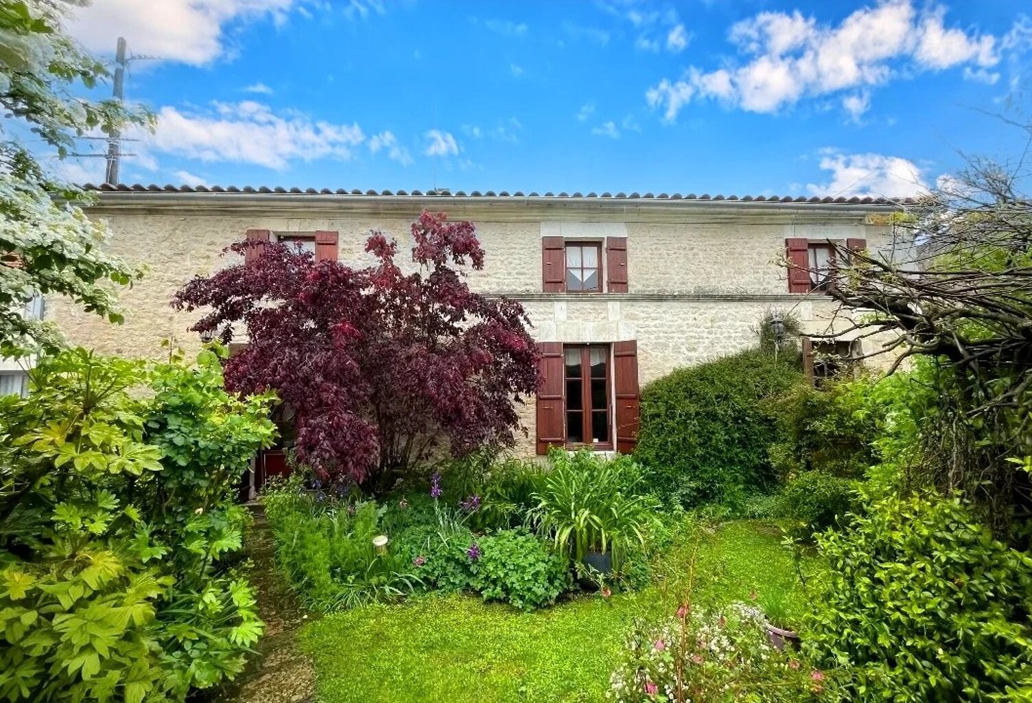 Maison et dépendances — photo 1