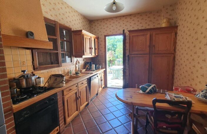 PRADINES, maison 5 chambres avec terrain de 3770m² — photo 4