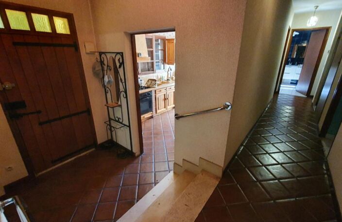 PRADINES, maison 5 chambres avec terrain de 3770m² — photo 5