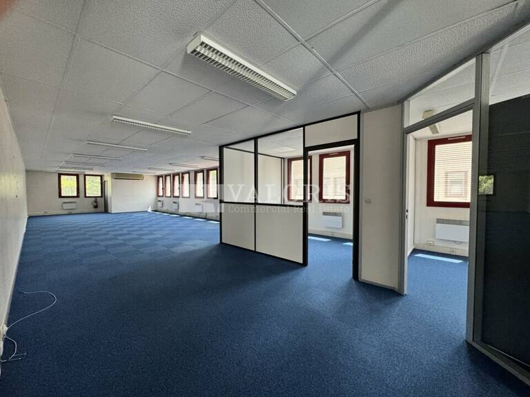 BUREAUX à LOUER — photo 1