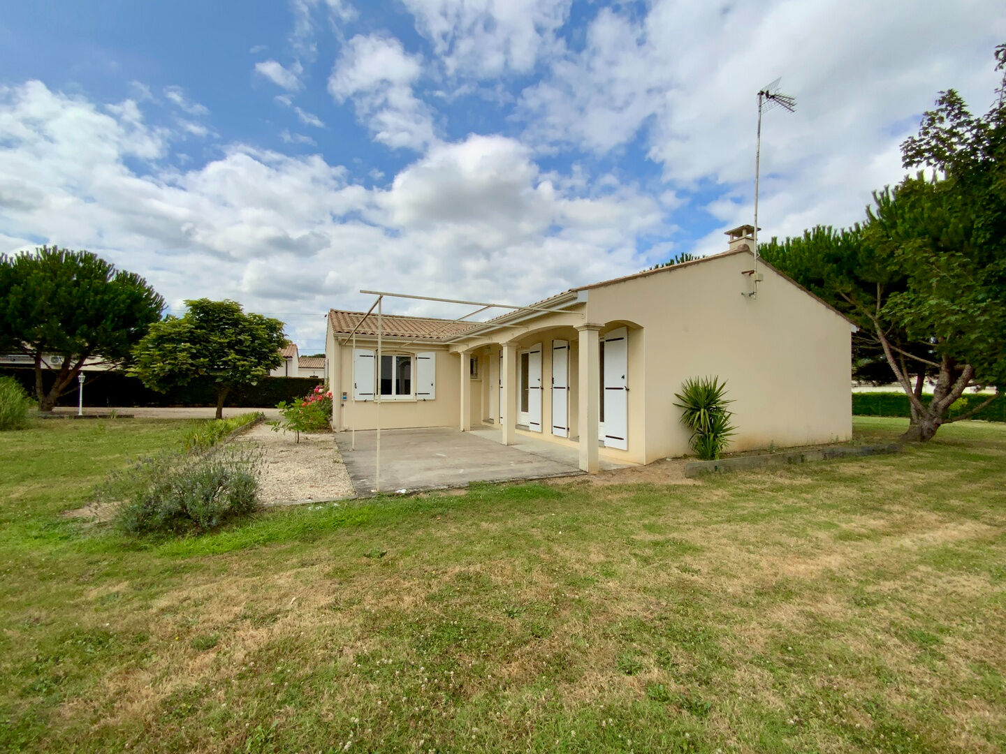 Villa / Maison  T4 à vendre Jonzac 17500