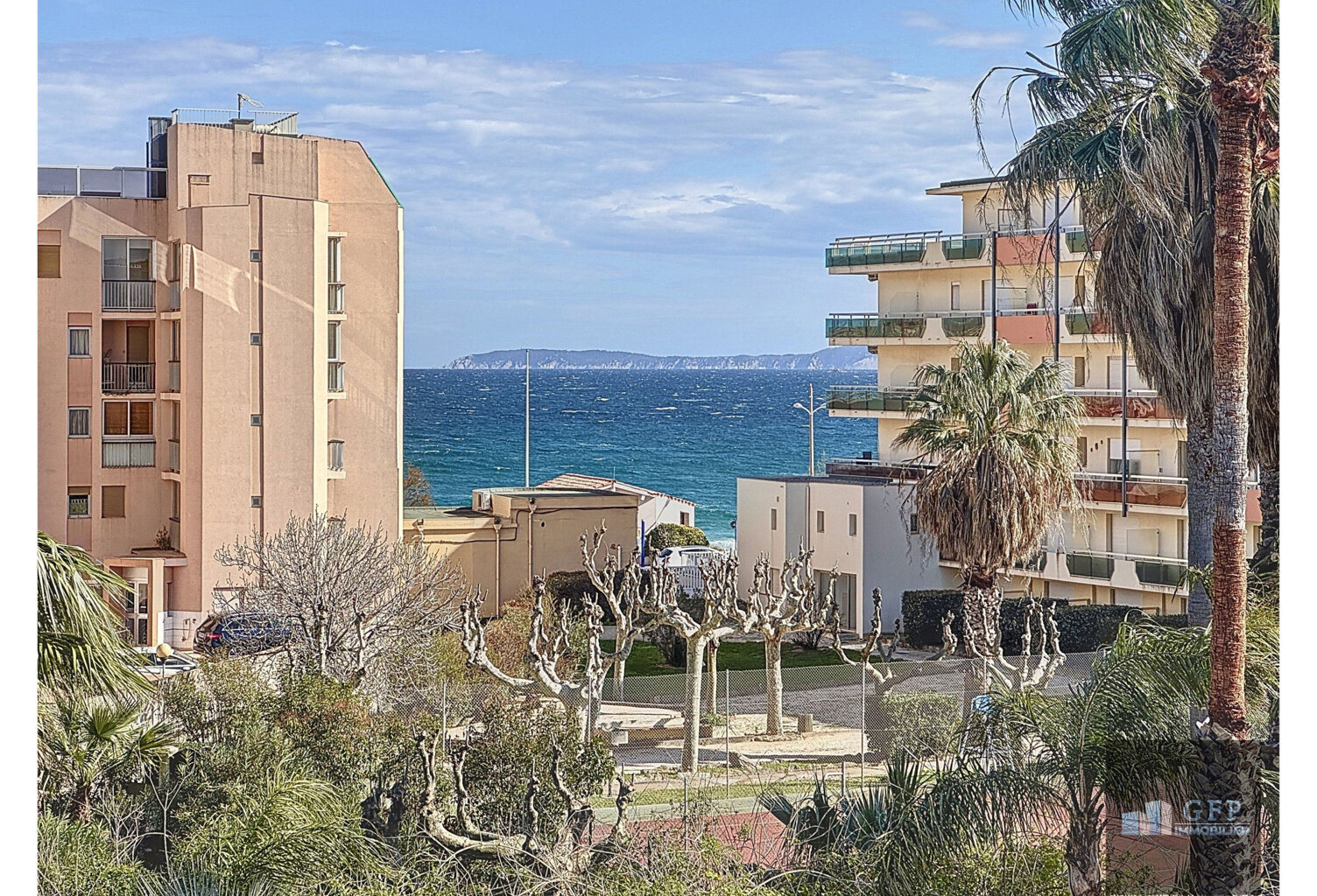LE LAVANDOU - PROCHE MER ET CENTRE VILLE - APPARTEMENT 4 PIECES AVEC 2 TERRASSES ET PARKING PRIVATIF - VUE MER — photo 1