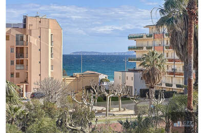 LE LAVANDOU - PROCHE MER ET CENTRE VILLE - APPARTEMENT 4 PIECES AVEC 2 TERRASSES ET PARKING PRIVATIF - VUE MER — photo du bien