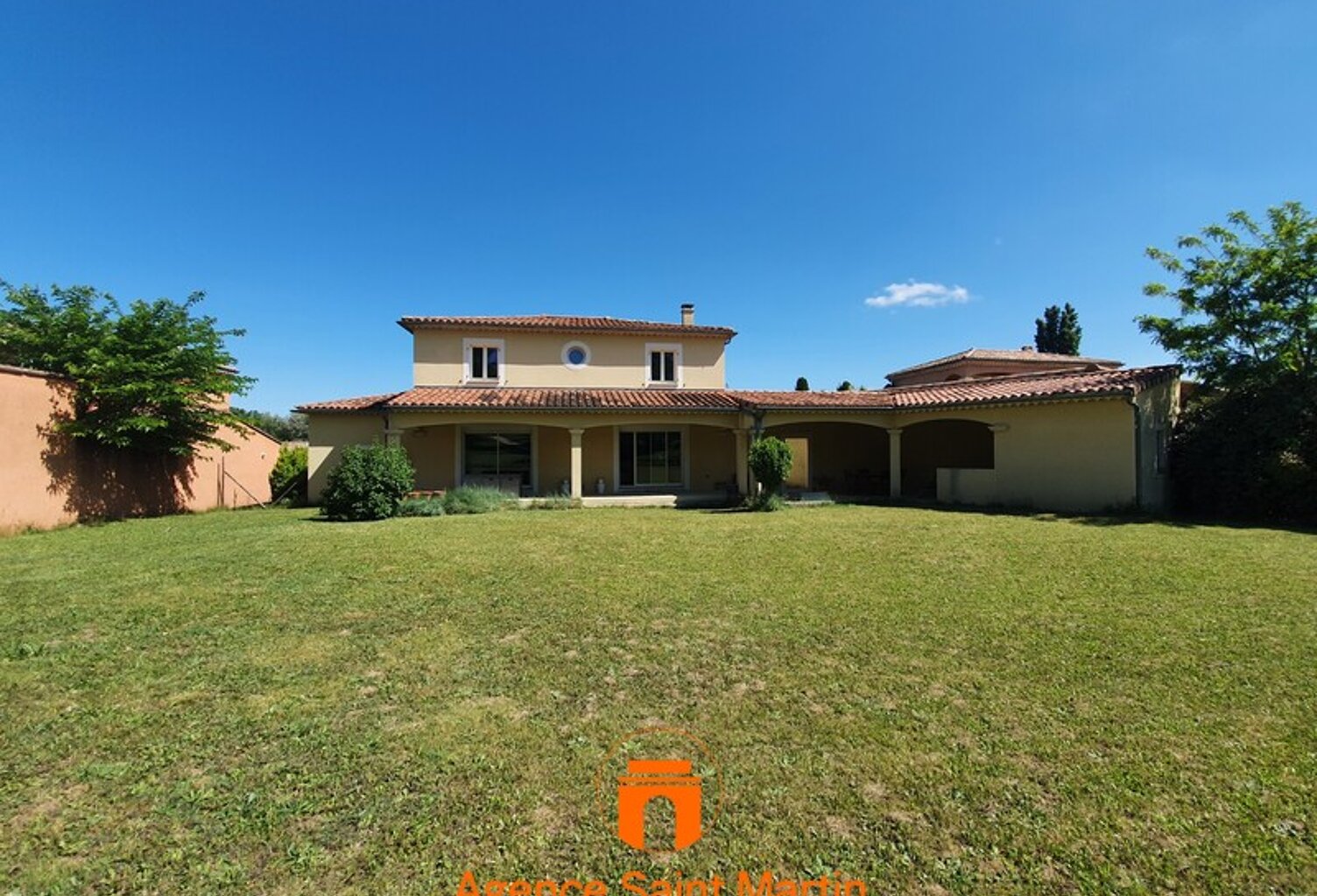 Villa — photo 1