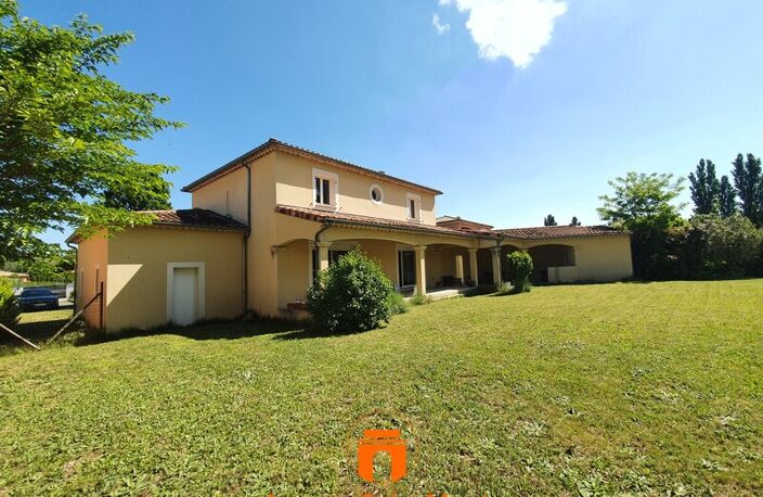 Villa — photo 2