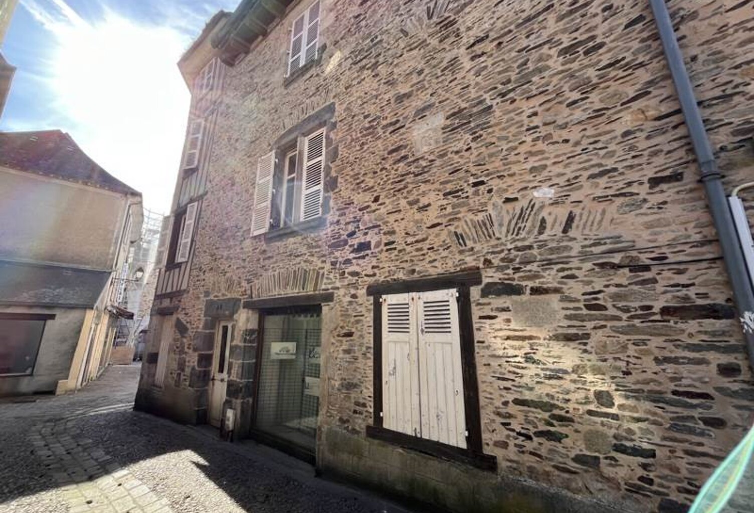 Vente immeuble   Saint-Yrieix-la-Perche (87500) — photo 1