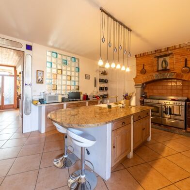 Maison 8 pièces 320720 €