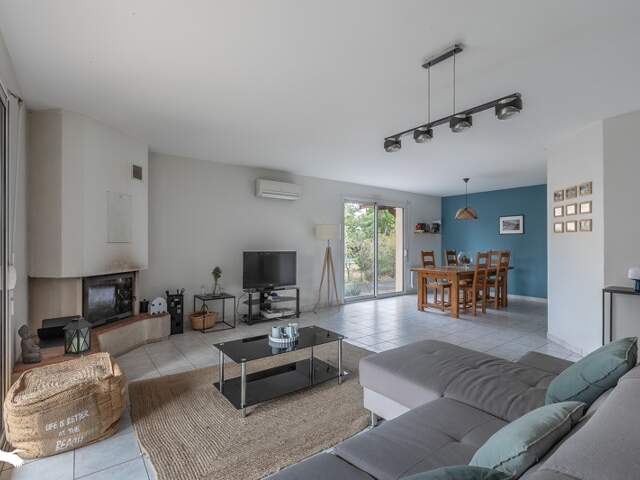 Maison de bourg de 7 pièces principales — photo du bien