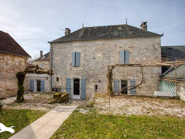 Maison de ville de 7 pièces principales — photo du bien