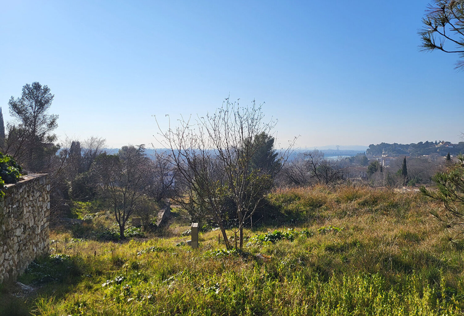 Terrains constructibles de 825 m² à 1299 m² à Villeneuve-lès-Avignon, secteur recherché — photo 1