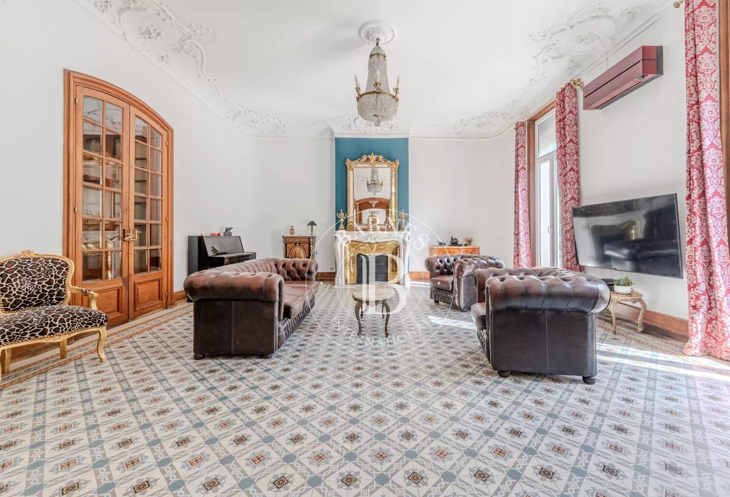 EXCLUSIVITÉ - SALON DE PROVENCE - PLEIN CENTRE - APPARTEMENT HAU — photo 1