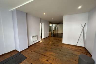 Bureau 8 pièces 2000 €