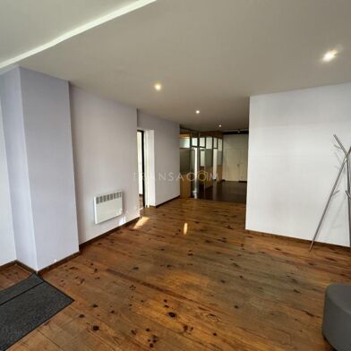 Bureau 8 pièces 2000 €