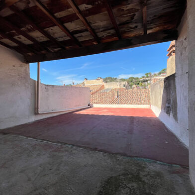Immeuble  140400 €