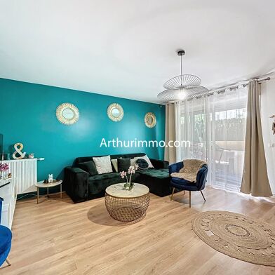 Appartement 4 pièces 275000 €