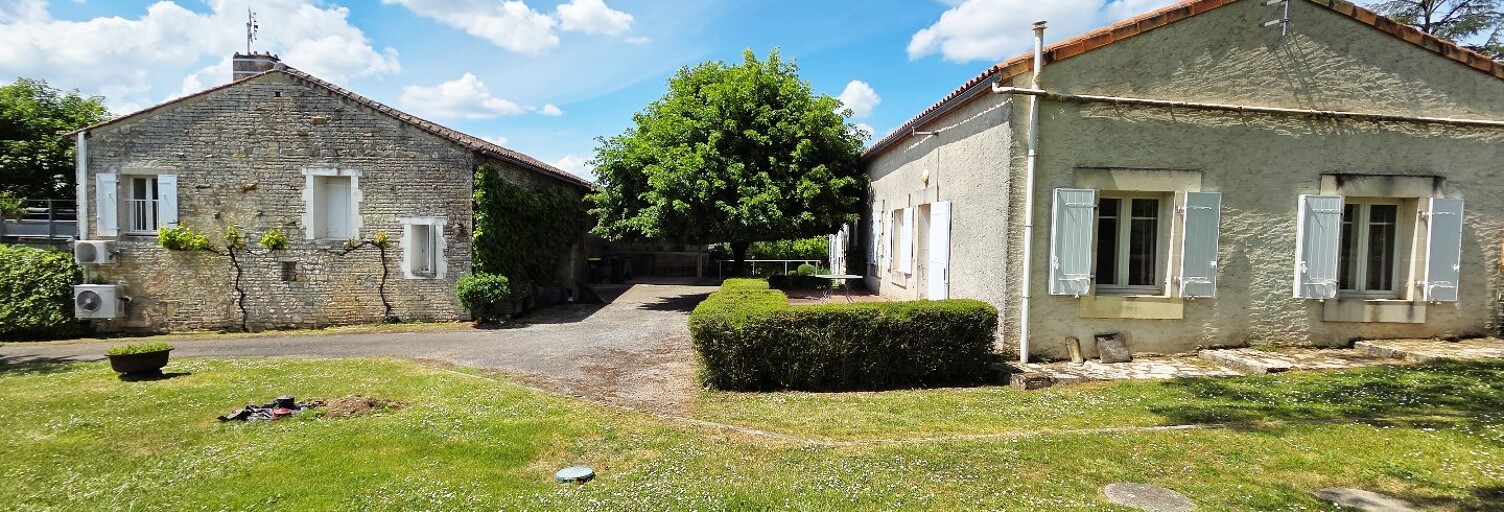 Maison 12 Pièces 265 m² à vendre à Brie (16590)