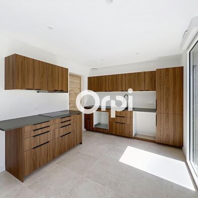 Maison 5 pièces 607700 €