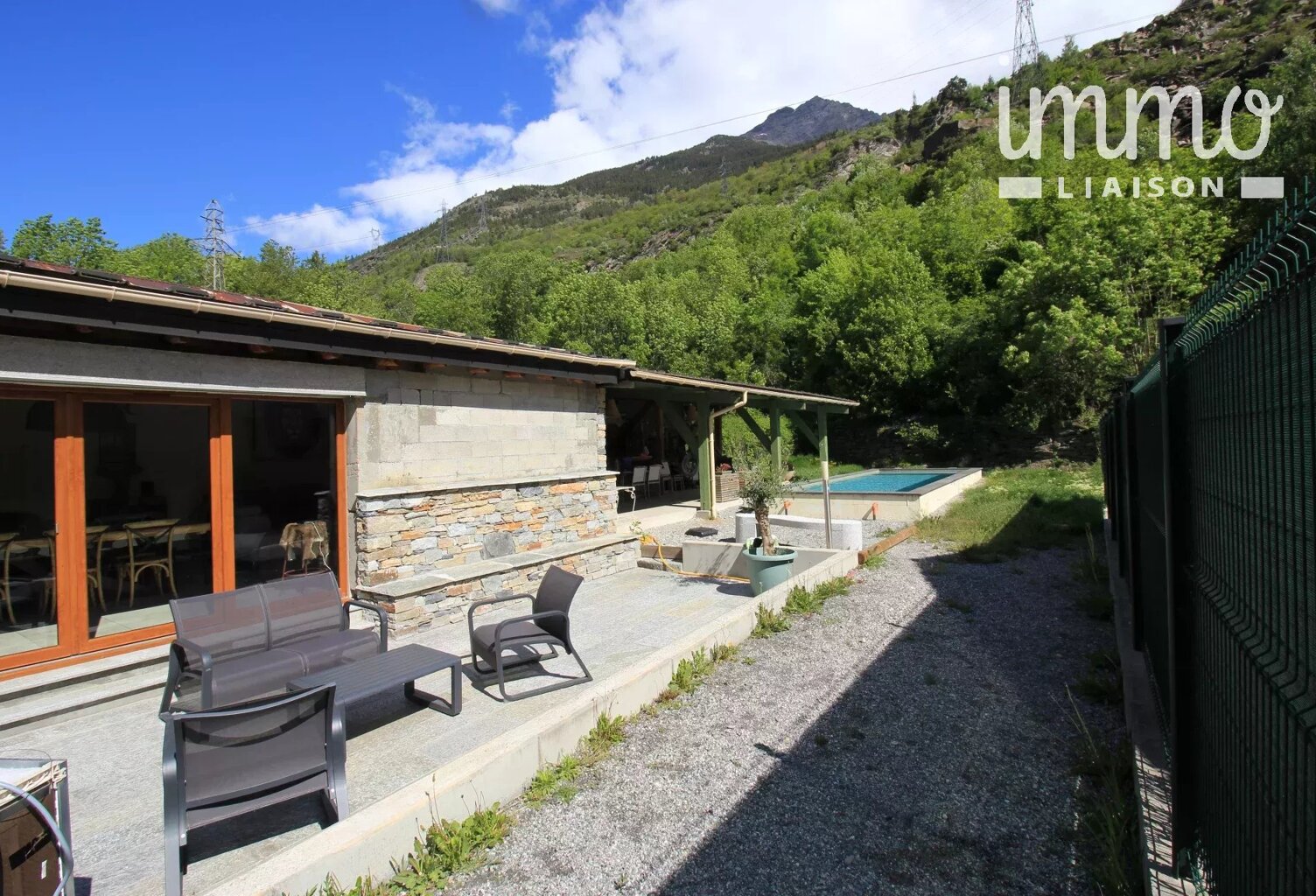 villa de plain-pied terrain plat et piscine — photo 1
