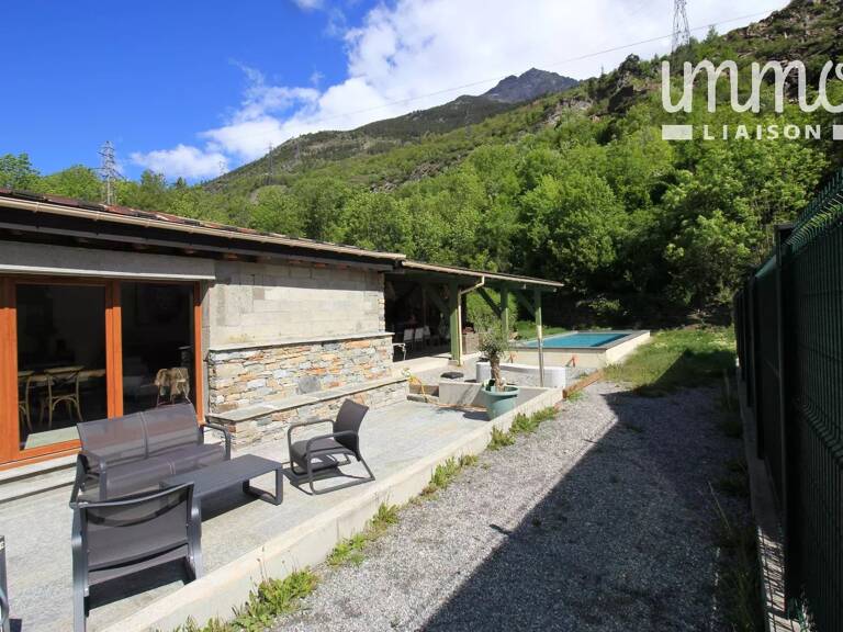 villa de plain-pied terrain plat et piscine — photo 1