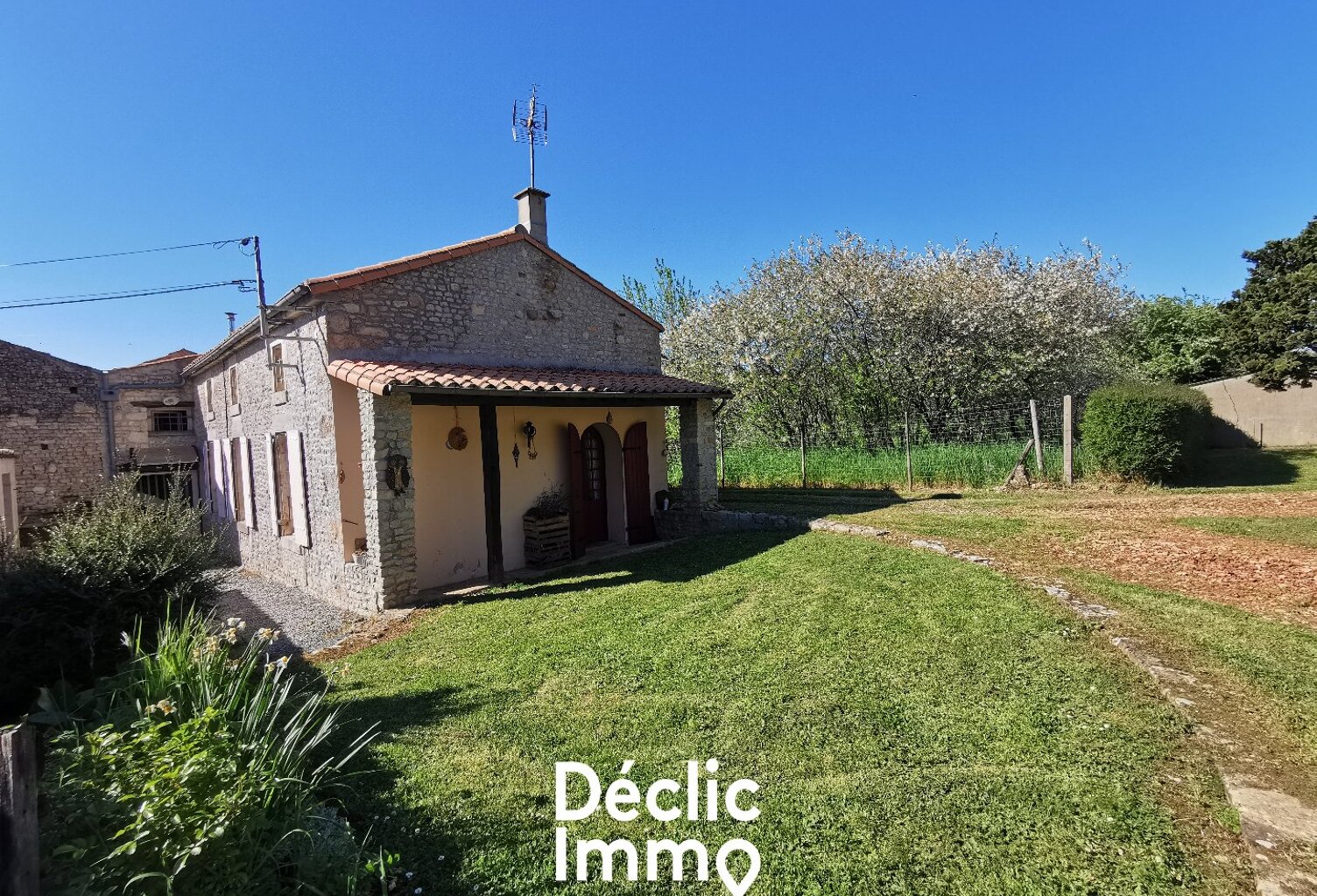 Jolie Maison en Pierre à Coulonges sur l'Autize — photo 1
