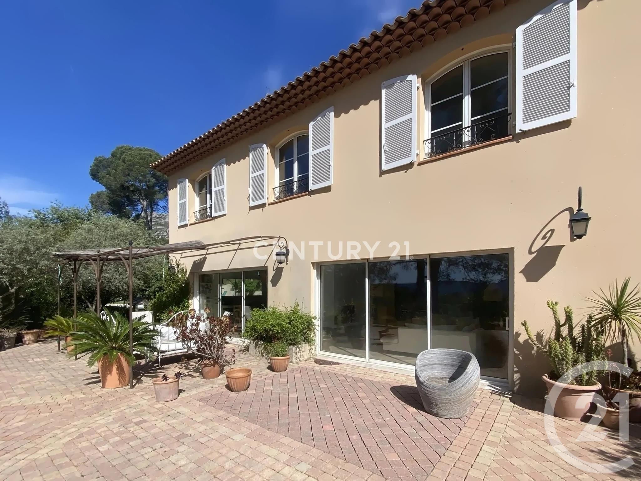 Villa / Maison 8 pièces  à vendre Aubagne 13400