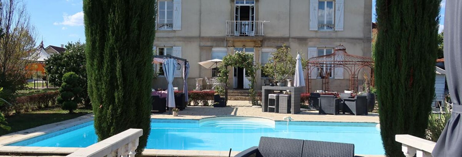 Maison 12 Pièces 300 m² à vendre à Chemaudin et Vaux (25320)