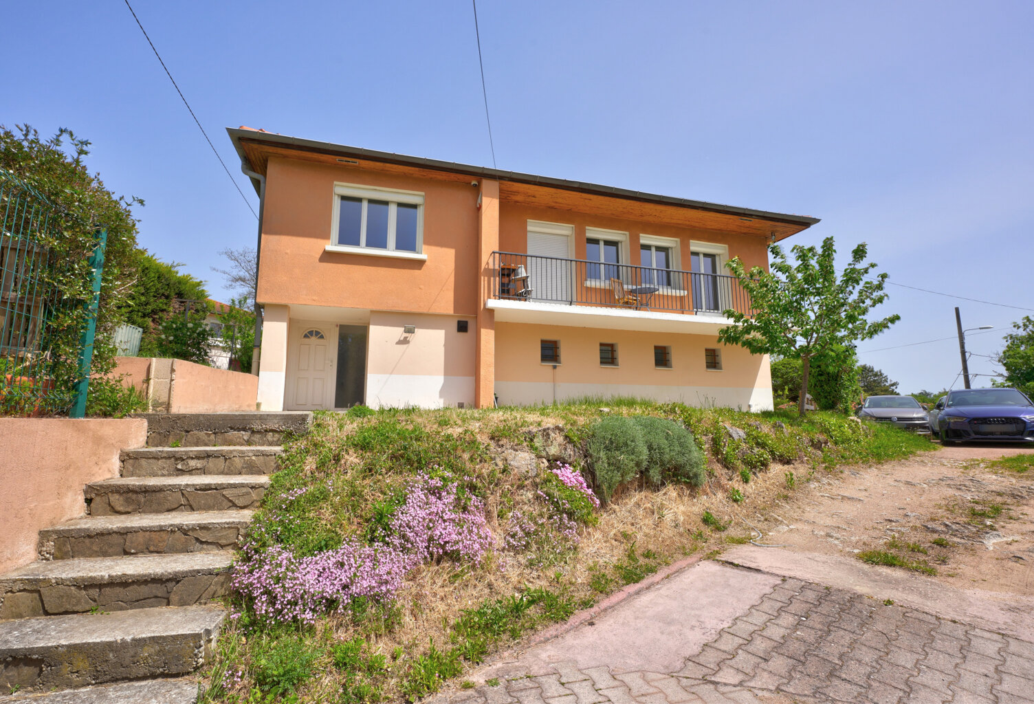 Maison avec piscine - St Genis les Ollières — photo 1
