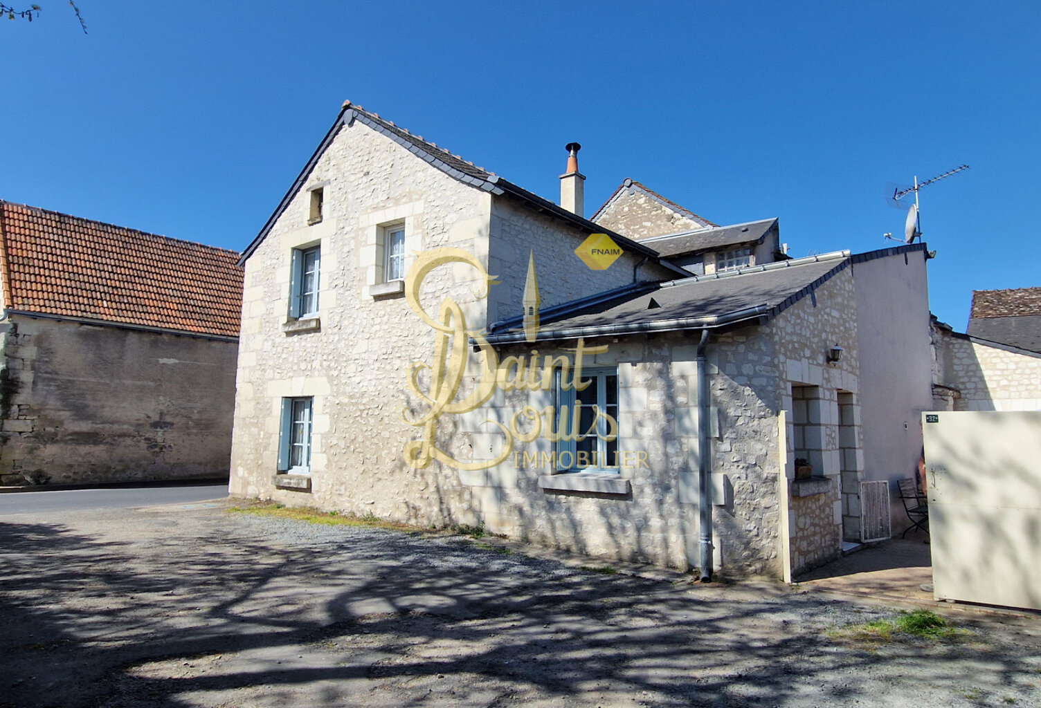 MAISON DE VILLAGE 4 CHAMBRES, STUDETTE ET DEPENDANCES — photo 1