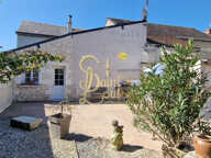 MAISON DE VILLAGE 4 CHAMBRES, STUDETTE ET DEPENDANCES — photo 2