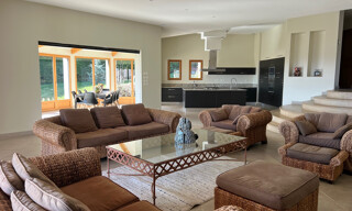Maison 7 Pièces 243 m² à louer à Collonges-au-Mont-d'Or (69660)